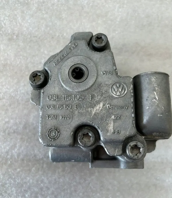 Pompe à huile d'occasion OEM 03L115105F VW Audi 2.0 TDI image 6