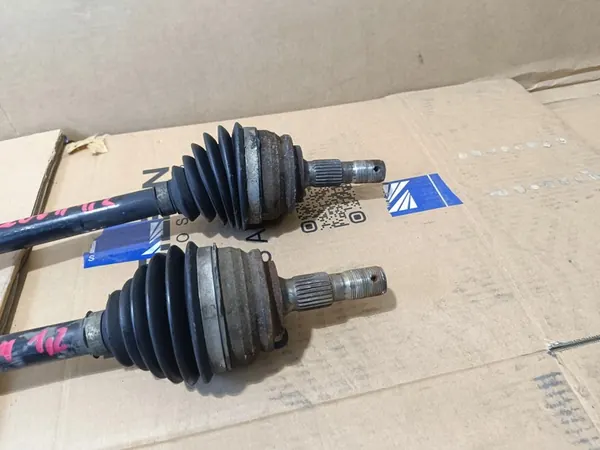 PEUGEOT 208 II Eixo de transmissão dianteiro esquerdo OEM 9825392980 image 2