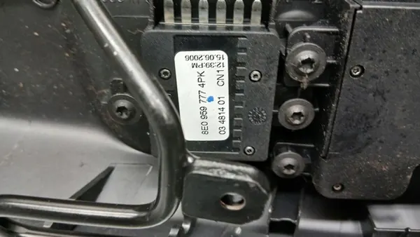 Capa do painel do assento dianteiro direito VW Passat B6 8E0959777 image 8