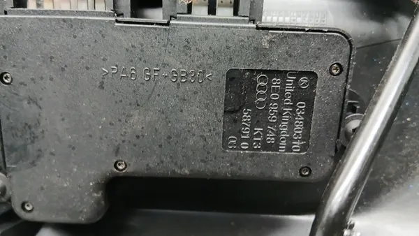 Capa do painel do assento dianteiro direito VW Passat B6 8E0959777 image 9