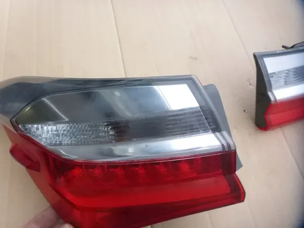 Lámpara Trasera Izquierda Toyota Corolla E16 Sedan 81560-02A80 image 4