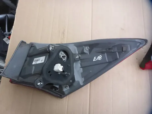 Lámpara Trasera Izquierda Toyota Corolla E16 Sedan 81560-02A80 image 7