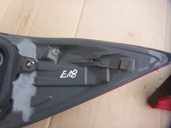 Lámpara Trasera Izquierda Toyota Corolla E16 Sedan 81560-02A80 image 8