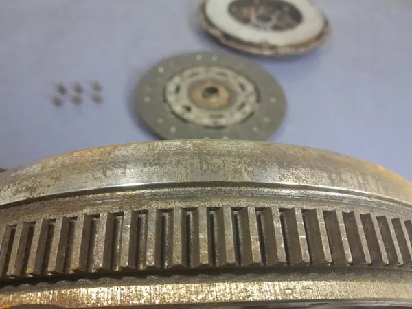 Volante bimassa SKODA SUPERB II 2.0 TDI 03L105266DL image 4