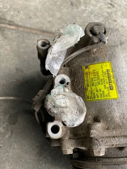 Compresseur de Climatisation Mitsubishi Lancer VII 1.6 MR460436 image 2