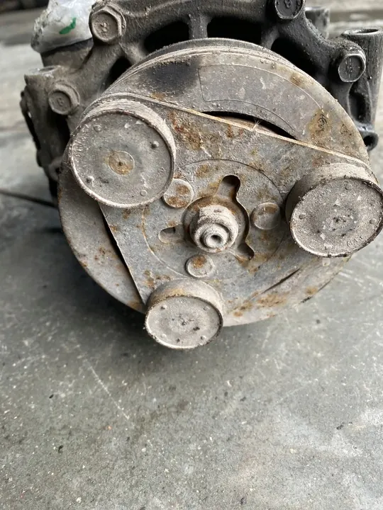 Compresseur de Climatisation Mitsubishi Lancer VII 1.6 MR460436 image 3