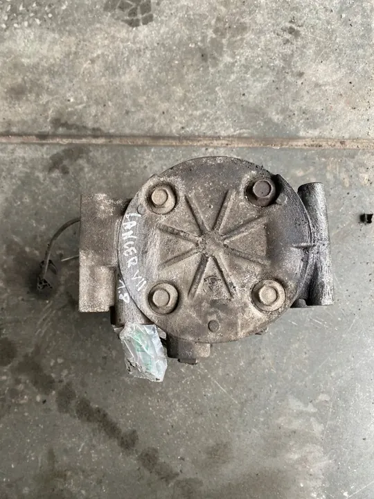 Compresseur de Climatisation Mitsubishi Lancer VII 1.6 MR460436 image 5