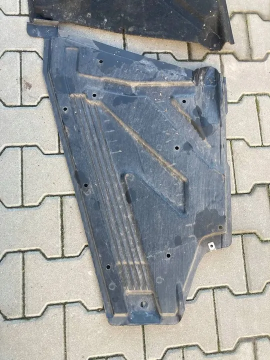 Mercedes GLA W156 Vänster Underredsskydd A2466840100 image 2