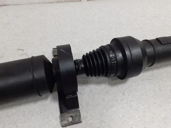 DODGE CHALLENGER LIFT 2018- 5.7 6.4 Drivaxel 68272626AD image 3