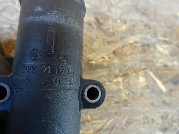 AUDI A3 8P GOLF V R32 Carcasa de termostato 022121117C image 3