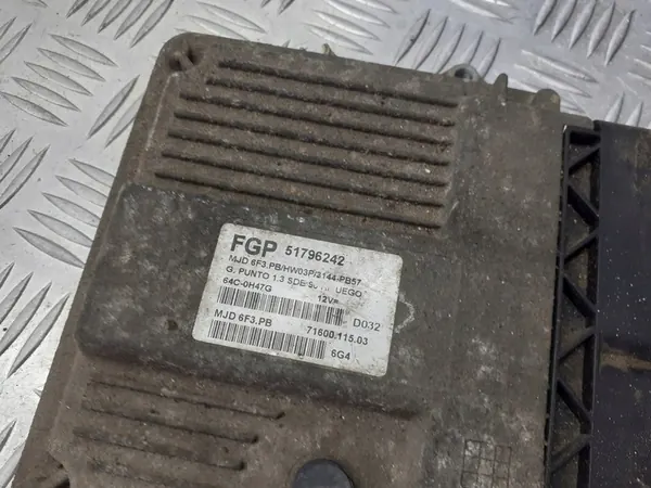Unité de contrôle moteur Fiat Punto II 1.3 JTD image 3