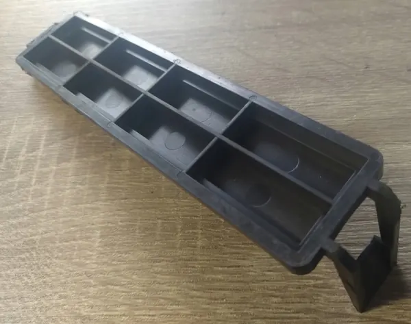 Innenraumfilter-Rahmenstopfen OEM 52410566 für Renault image 3