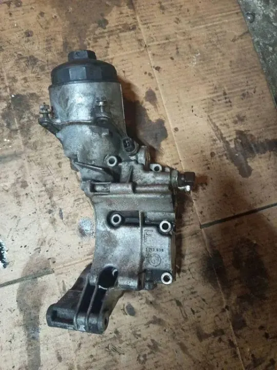 BMW Ölfiltergehäuse OEM 11421713838 mit Filter image 2