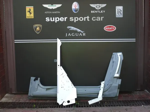 Aston Martin deurpaal OEM 6G33-20413-AL Gebruikt image 2