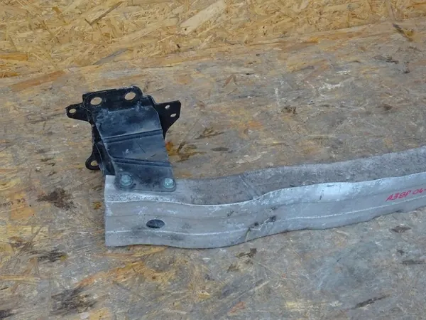 AUDI A3 8P Etupuskuri Vahvistus 8P0807113B image 9