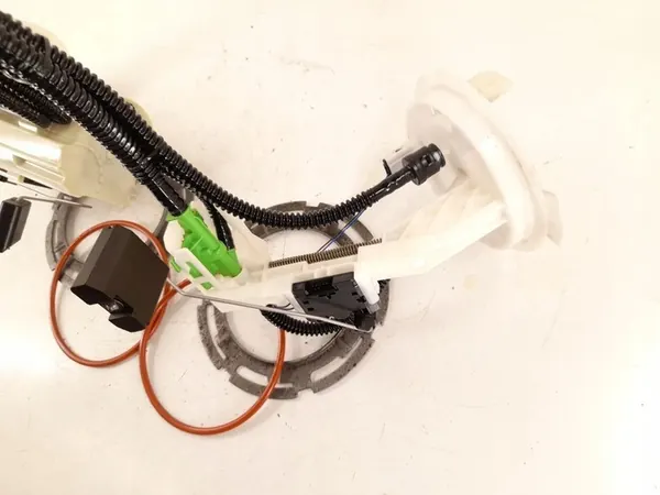 Brandstofpomp Mercedes E-Class W212 A2124703594 image 9