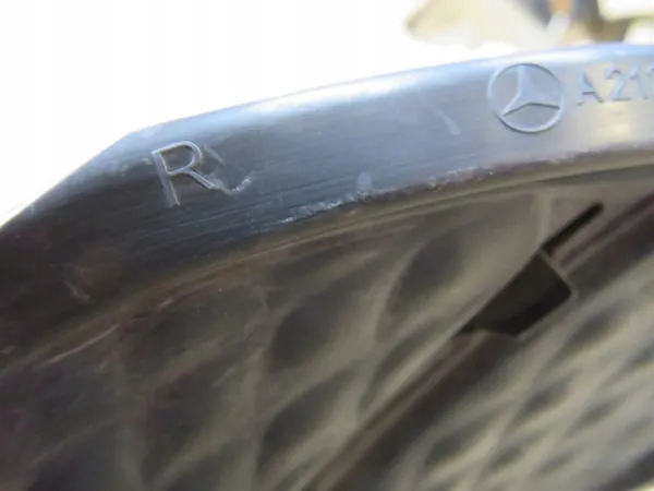 MERCEDES W212 GRILLE DE PARACHOC AVANT DROITE A2128852022 image 10