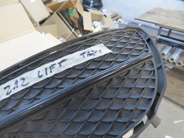 MERCEDES W212 GRILLE DE PARACHOC AVANT DROITE A2128852022 image 4