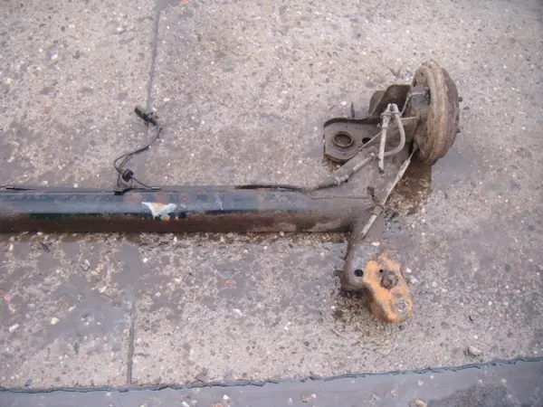 Viga trasera Ford Fiesta MK6 OEM LUK726 - Usado image 4