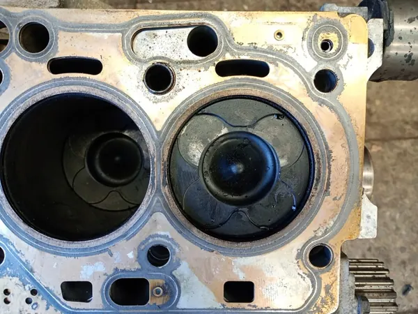 Volvo D5 Moottorilohko OEM - Kampiakseli & Männät image 4