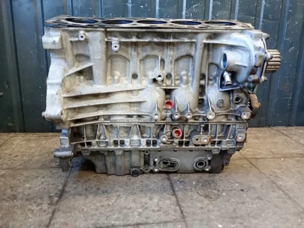 Volvo D5 Moottorilohko OEM - Kampiakseli & Männät image 5