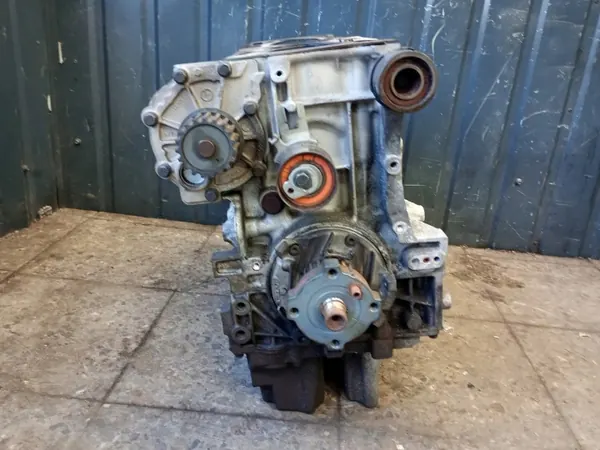 Volvo D5 Moottorilohko OEM - Kampiakseli & Männät image 8