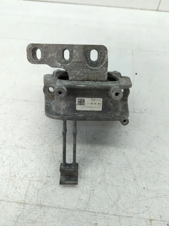 Engine Mount VW Passat B8 2015 3Q0199262J image 2