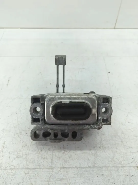 Engine Mount VW Passat B8 2015 3Q0199262J image 3