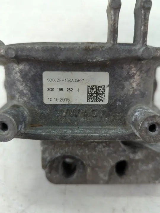 Engine Mount VW Passat B8 2015 3Q0199262J image 4