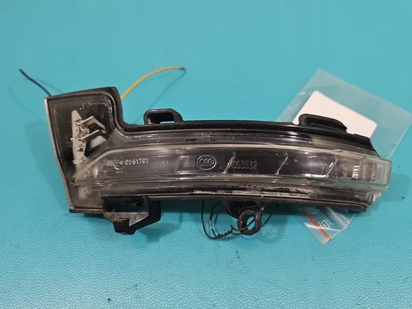Indicador Frontal Esquerdo Skoda Octavia III 5E0949101 image 2