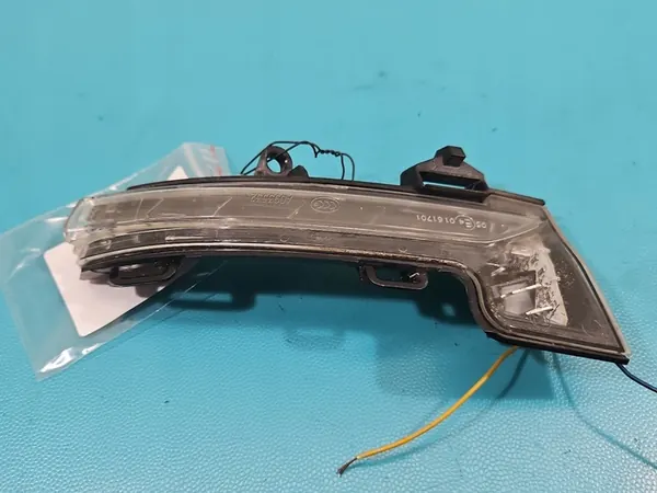 Indicador Frontal Esquerdo Skoda Octavia III 5E0949101 image 3