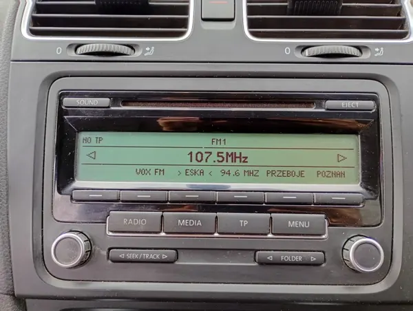 Radio OEM MM-2402-55 pour VW Golf VI 2009-2012 image 2