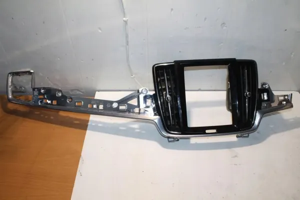 Volvo V90 II kojelautapeite OEM 31403975 Käytetty image 2