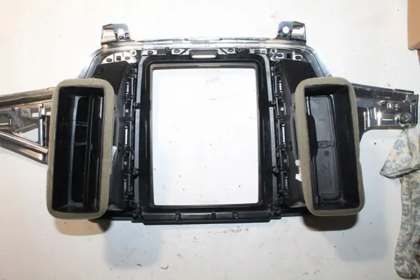 Volvo V90 II kojelautapeite OEM 31403975 Käytetty image 4