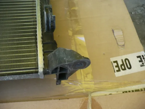 Nissan OE 214107399R Radiador de motor image 4