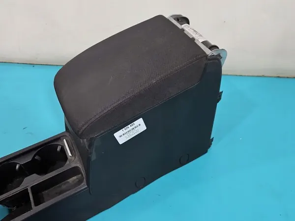 Tunnel armsteun OEM 5N0971641 voor VW Tiguan I 07-11 image 4