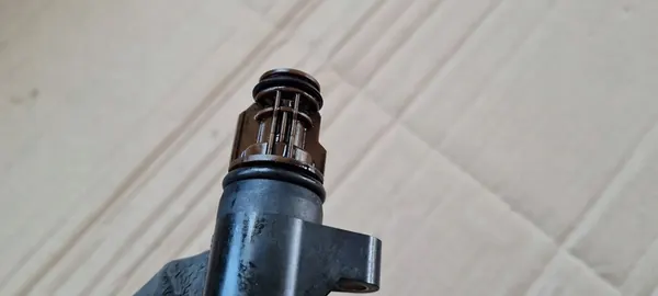 A6 C8 4K Válvula de Pressão de Óleo 2.0 TDI Audi image 2