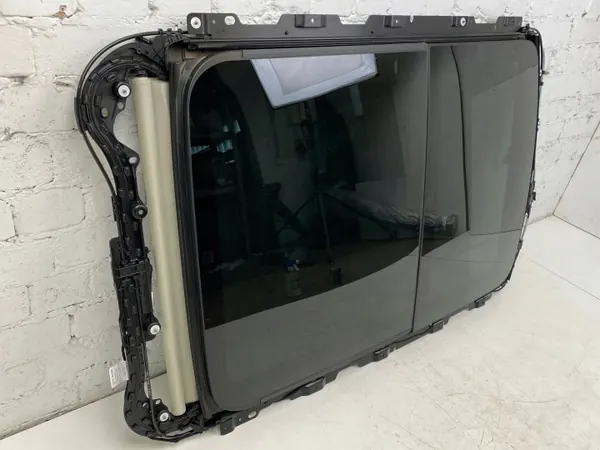 Volvo V90 Cross Country Kattoikkuna OEM DOT39AS3M554 image 5