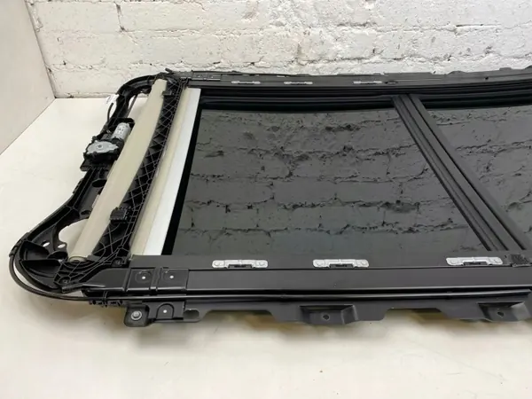 Volvo V90 Cross Country Kattoikkuna OEM DOT39AS3M554 image 7