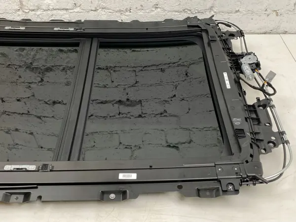 Volvo V90 Cross Country Kattoikkuna OEM DOT39AS3M554 image 8