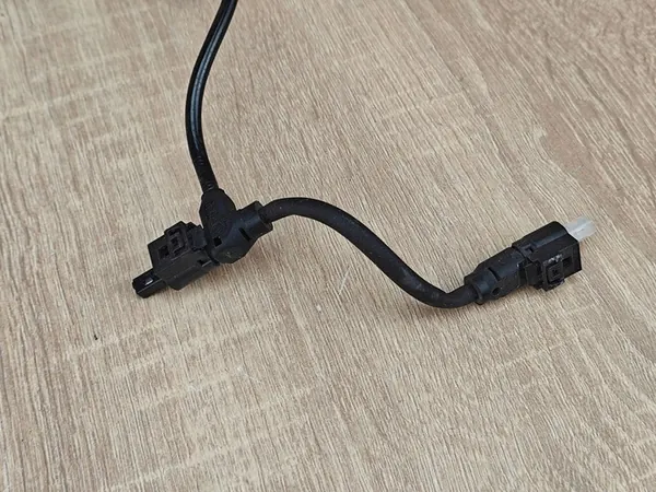 VDC Adapter Slang Rechts Voor BMW G30 G31 6869074 image 3