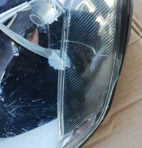 Farol esquerdo VW Touareg 2014- image 2