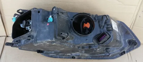 Farol esquerdo VW Touareg 2014- image 5