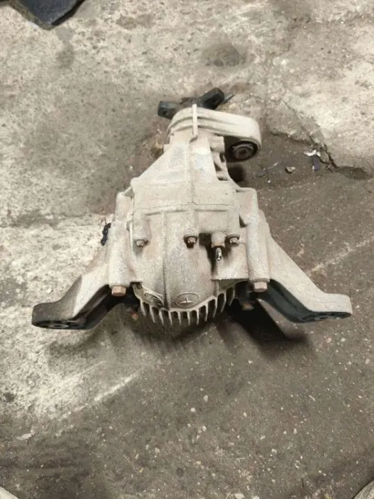 Mercedes ML W164 Taka-akselin Differentials OEM 4460310032 image 3
