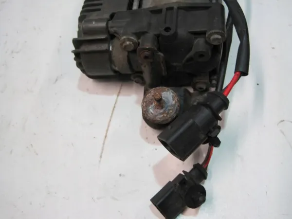 Käytetty jousituspumppu OEM 7P0616006E - Audi OE image 3