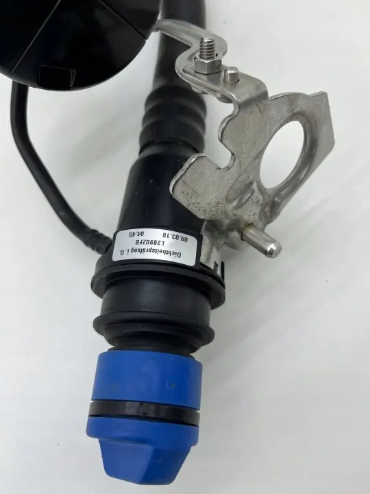 Tapa y Manguera AdBlue Mercedes OEM A2534708800 - Usado image 5