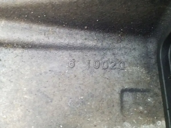 Cárter de aceite Toyota Avensis OEM 610020 - Usado image 4