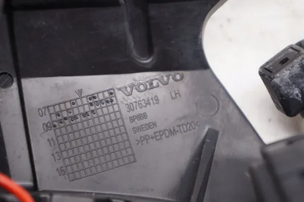Volvo XC60 ajovalopesuripumppu suutin OEM 30763419 image 4
