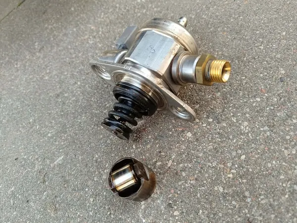 Einspritzpumpe Audi A4 B8 1.8 TFSI image 2