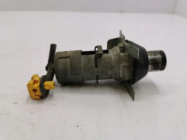 Saab 9-7X 2006 Bagagelucklåsknapp OEM AMD103341 image 2